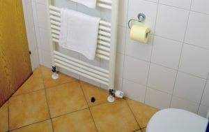Sonnenblumenzimmer WC Gästehaus Familie Grudl