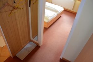 Sonnenblumenzimmer Raumansicht Gästehaus Familie Grudl