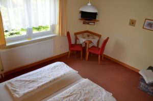 Sonnenblumenzimmer Raumansicht Gästehaus Familie Grudl